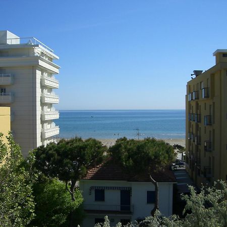 Hotel Taunus - Vista Mare Riccione Bagian luar foto