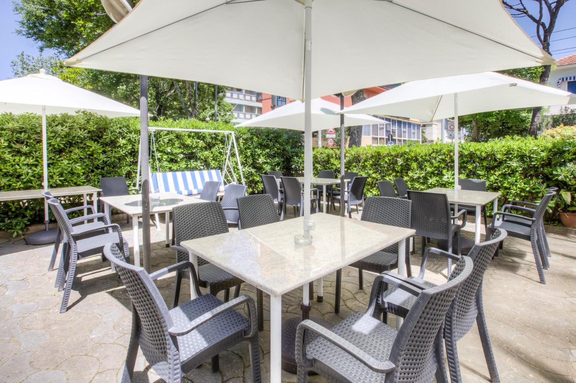 Hotel Taunus - Vista Mare Riccione Bagian luar foto