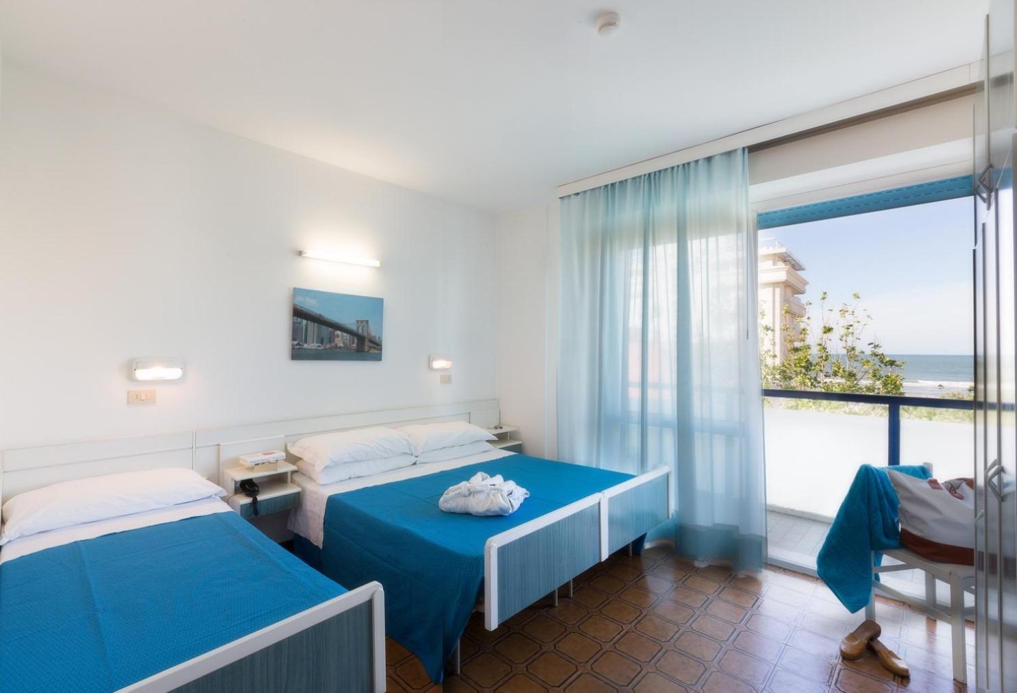 Hotel Taunus - Vista Mare Riccione Bagian luar foto