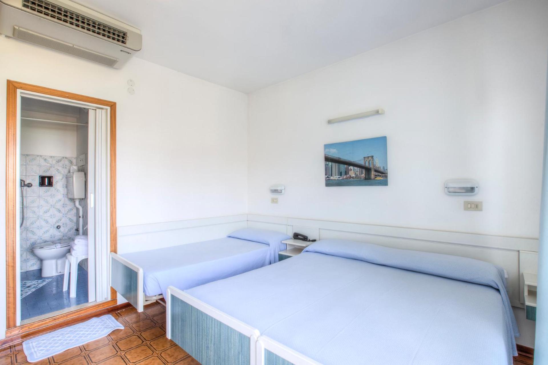 Hotel Taunus - Vista Mare Riccione Bagian luar foto