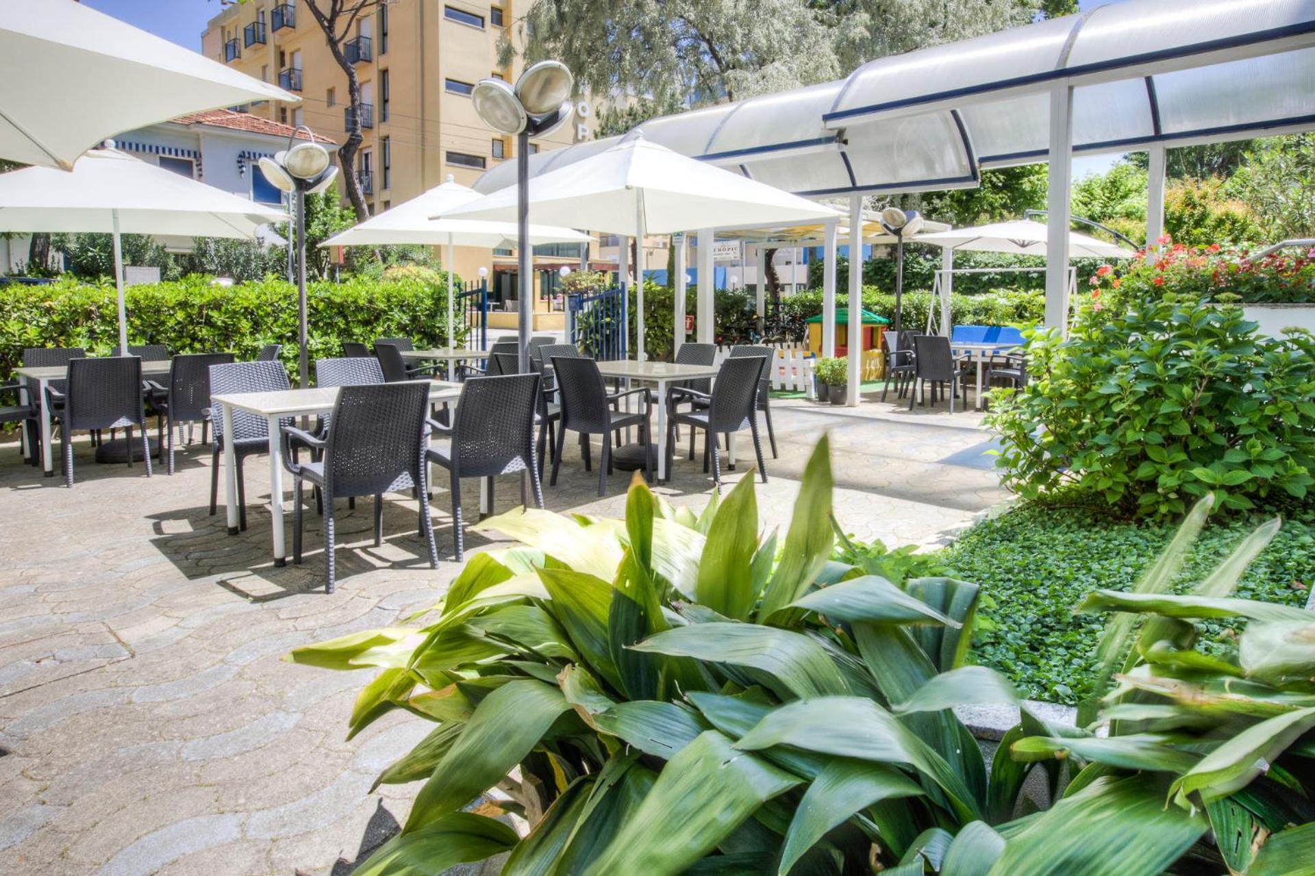 Hotel Taunus - Vista Mare Riccione Bagian luar foto
