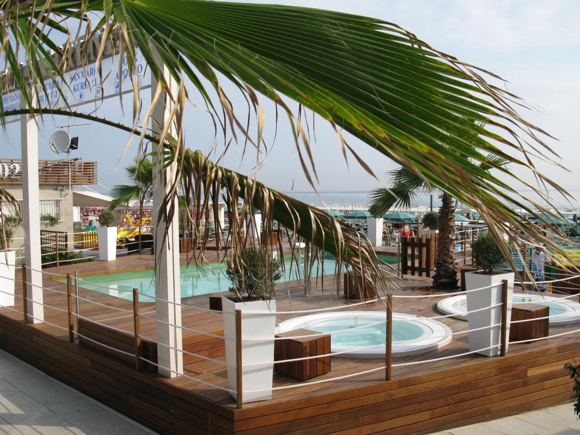 Hotel Taunus - Vista Mare Riccione Bagian luar foto