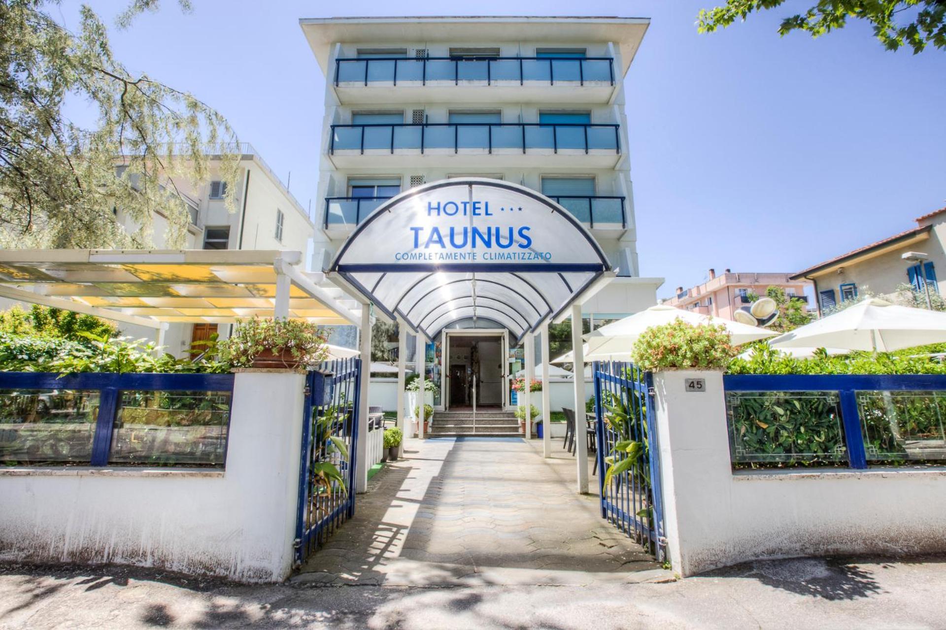 Hotel Taunus - Vista Mare Riccione Bagian luar foto